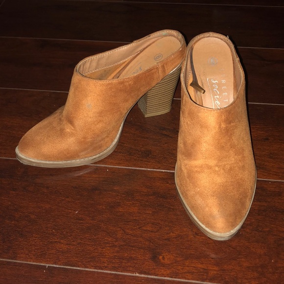 Brown clog heels - Picture 2 of 3